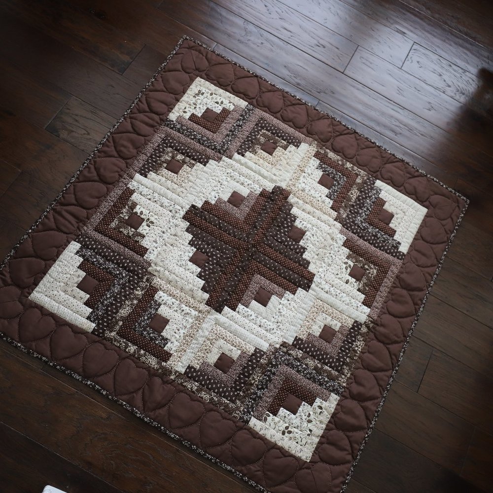 VINTAGE RUSTIC DECOR HAND SEWN HANDCRAFTED LOG CABIN AMISH QUILT WALL HANGING - Picture 7 of 7